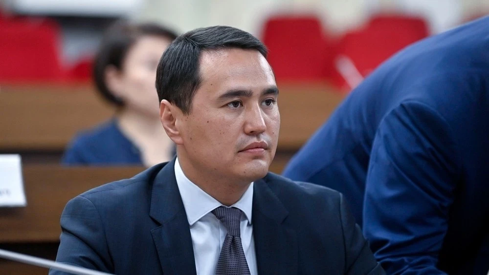 Семейдик зомбулук же фейк чабуулбу? Эльдар Сулайманов мандатын тапшырууну чечти