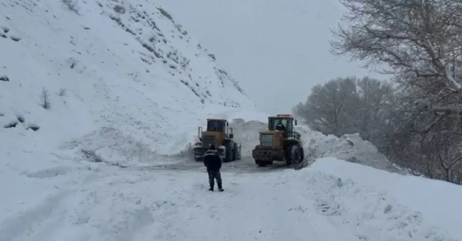 На трассе Бишкек–Нарын–Торугарт сошла снежная лавина
