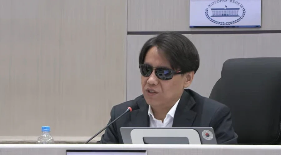 Сироттор жана социалдык жактан уязвимдүү жарандар турак жайга кирүү мүмкүнчүлүгүнөн ажыратылган — Бекешев