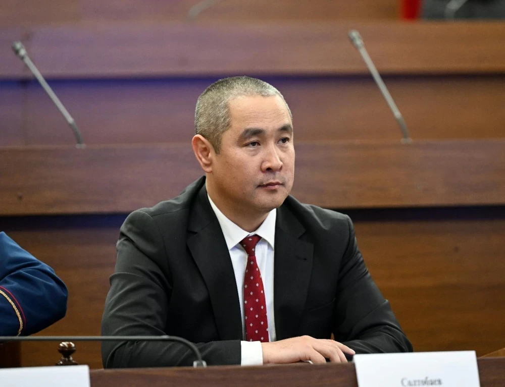 Парламент үч министрликтин башчылыгына дайындалган талапкерлерди колдоду