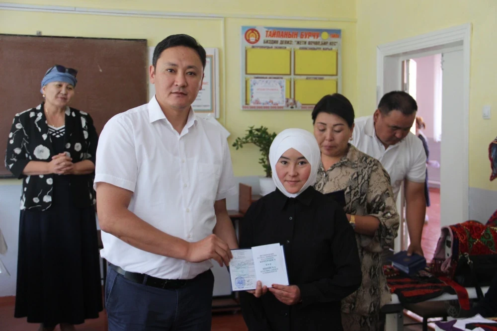 Министрликте депутаттын этникалык кыргыздардын укуктарын бузуу тууралуу айткан сөздөрүнө жооп беришти