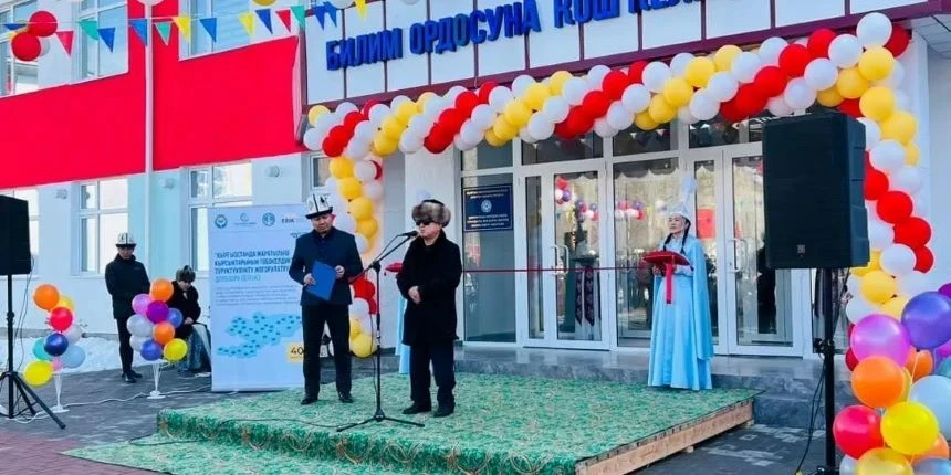 Шаты айылында 225 окуучуга ылайыкташкан жаңы мектеп ачылды