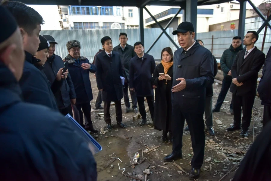 Снести все конструкции и вернуть фонтан на проспект Чуй потребовал мэр Бишкека