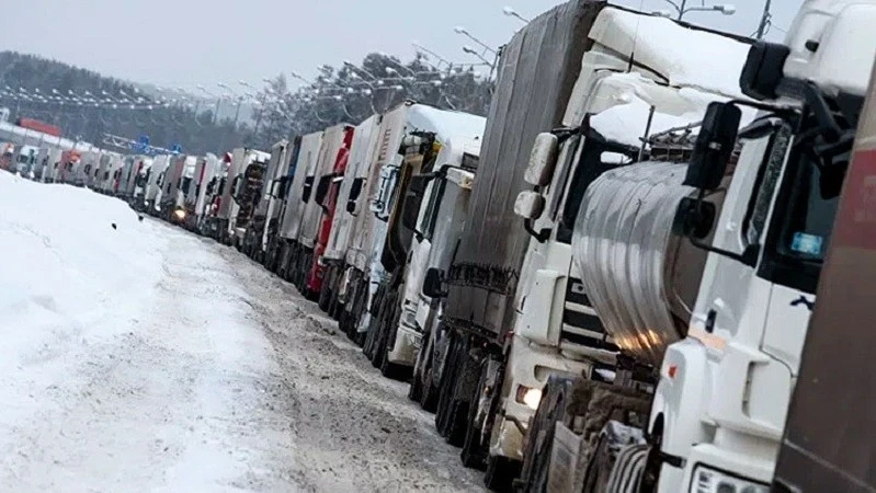 Россия «туруктуу негизде» Казакстан менен чек арада бажы контролун күчөтөт