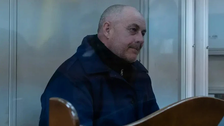 Киевде орус деңиз жоокерине туткундарды өлтүргөнү үчүн өмүр бою эркинен ажыратуу жазасы берилди