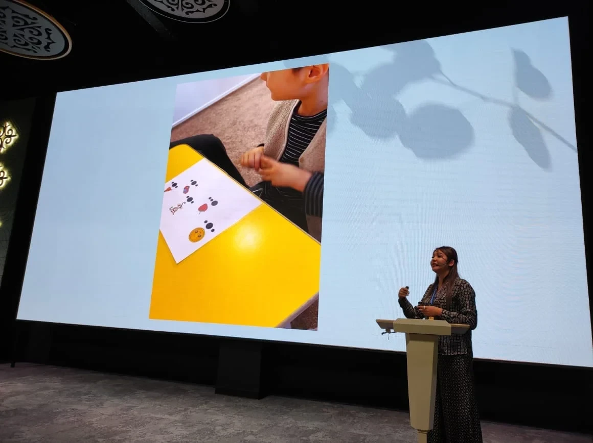 Логопедия жана АВА-терапия аутизм менен ооруган балдардын сүйлөөсүн баштоого жардам берет – адис