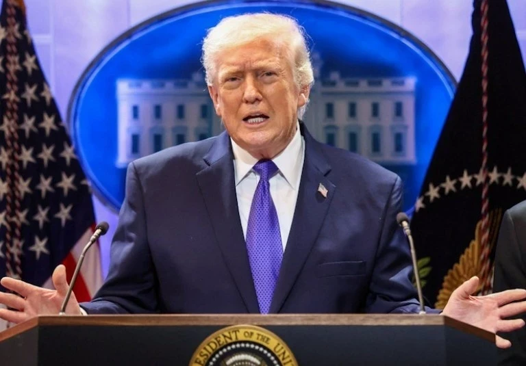 Трамп обложил весь мировой импорт дополнительной пошлиной в 10%