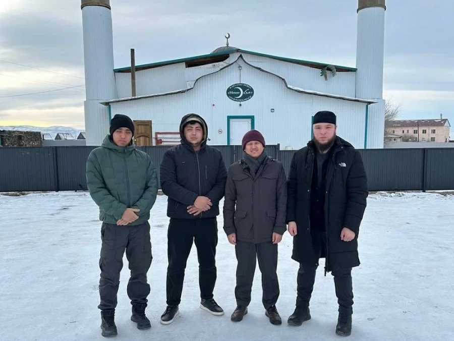 Хафизы из Кыргызстана проводят таравих-намазы в мечетях Республики Алтай