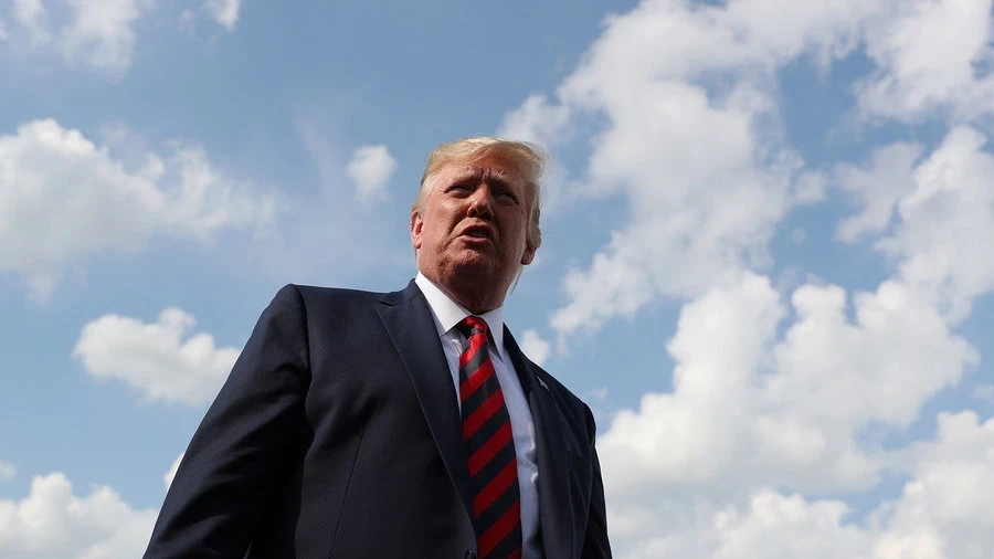 Трамп объявил о повышении пошлин на импорт до 15%