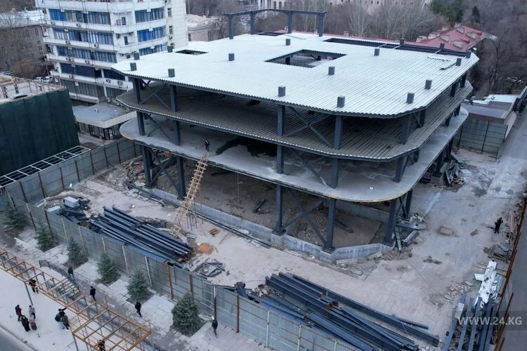 Как мы могли заранее знать? Мэр Бишкека о демонтаже конструкций возле ЦУМа