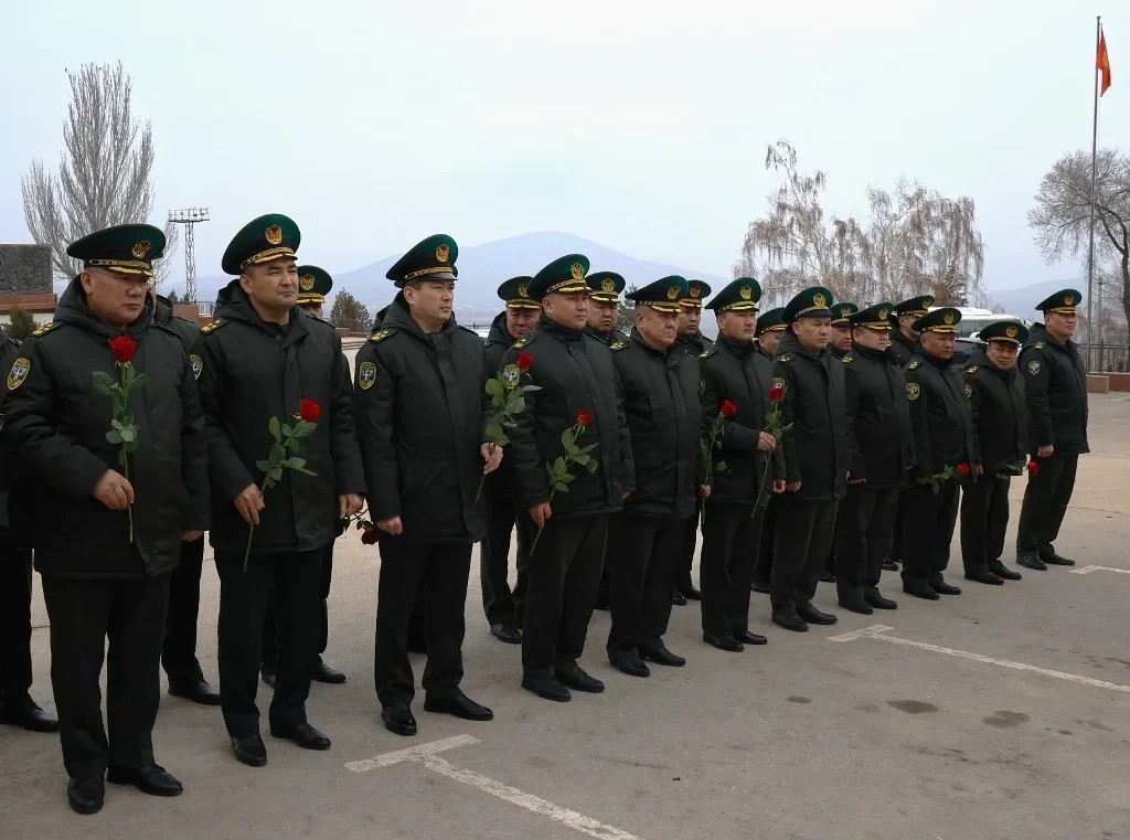 «Ата-Бейитте» чек арачы аскерлердин курмандыктарын эскеришти