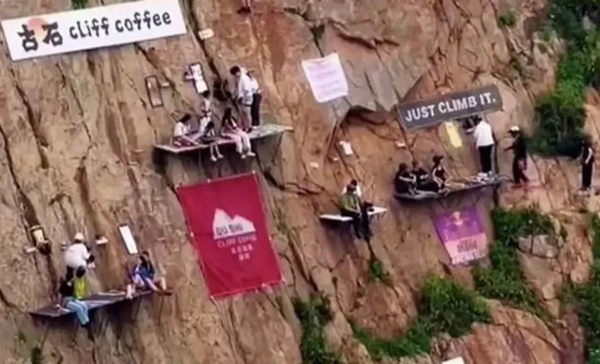 Фуцзяньдагы тик жардан жайгашкан кофейня кытай социалдык тармактарында трендге айланды