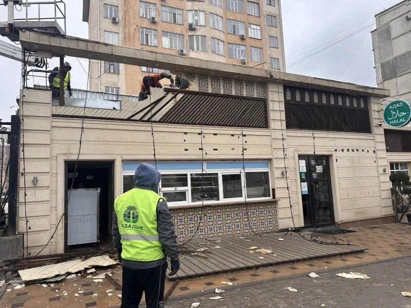 Бишкекте дагы бир кафени жарым-жартылай демонтаждашат