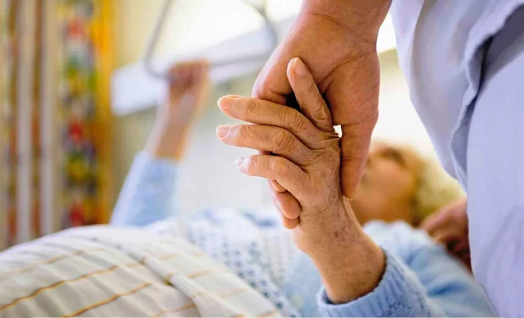 Докторлор инсульттун белгилери, анын коркунучтары жана биринчи белгилери пайда болгондо эмне кылуу керектиги тууралуу айтып беришти