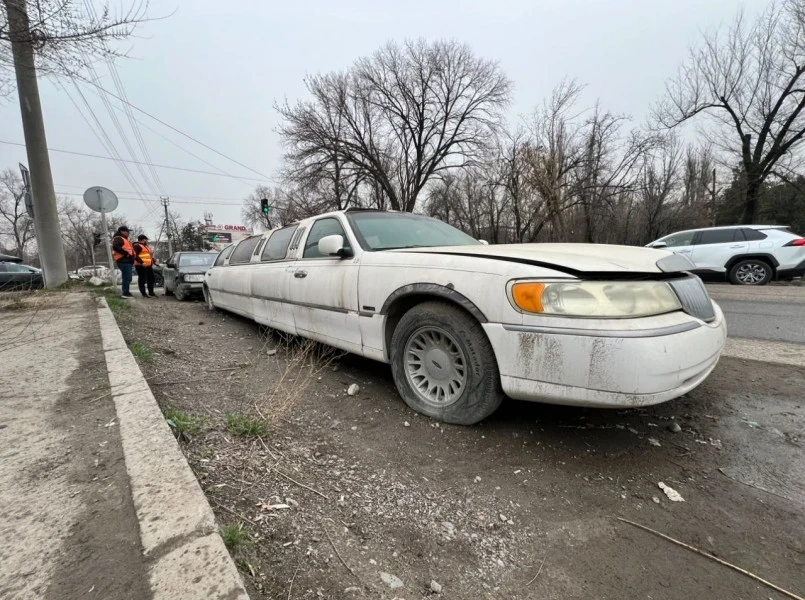Парковку возле торгового центра «Аю Grand» в Бишкеке приведут в порядок