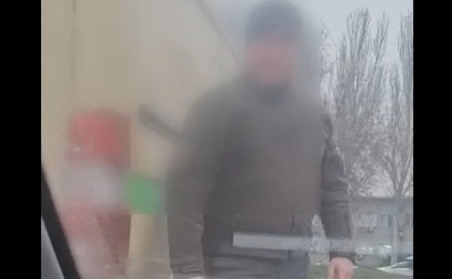 Дорожные разборки. Инкассатор избил водителя в Бишкеке