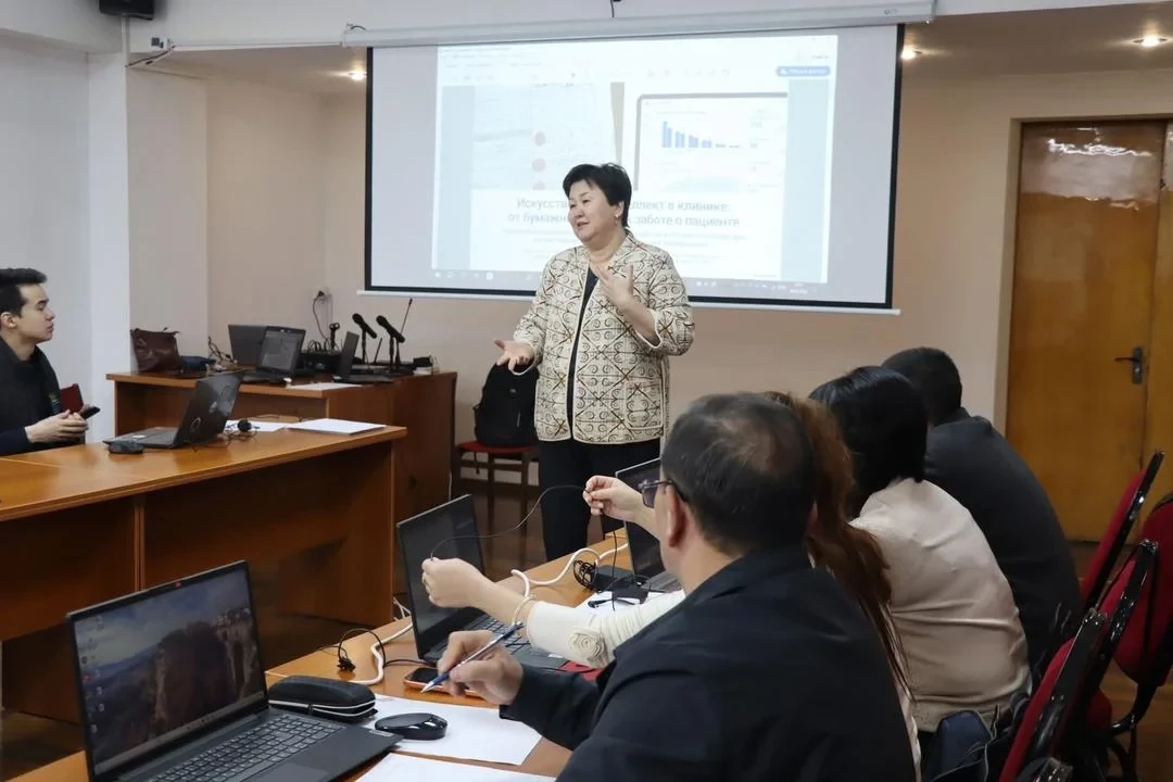 Бишкекте медициналык адистерди ИИ менен иштөөгө окутушту