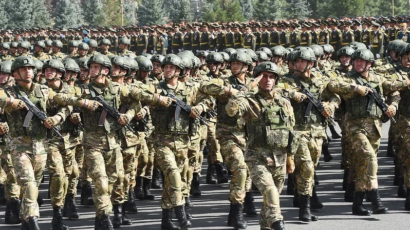 Эмомали Рахмон подчеркнул необходимость дальнейшего укрепления обороноспособности Таджикистана