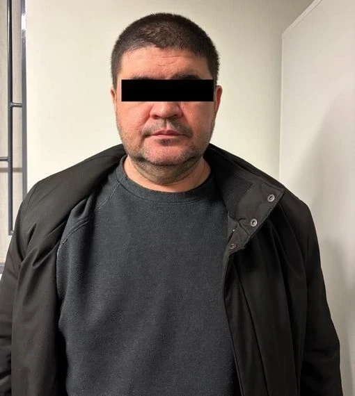 An employee of the GKNB was offered a bribe in gold bars.