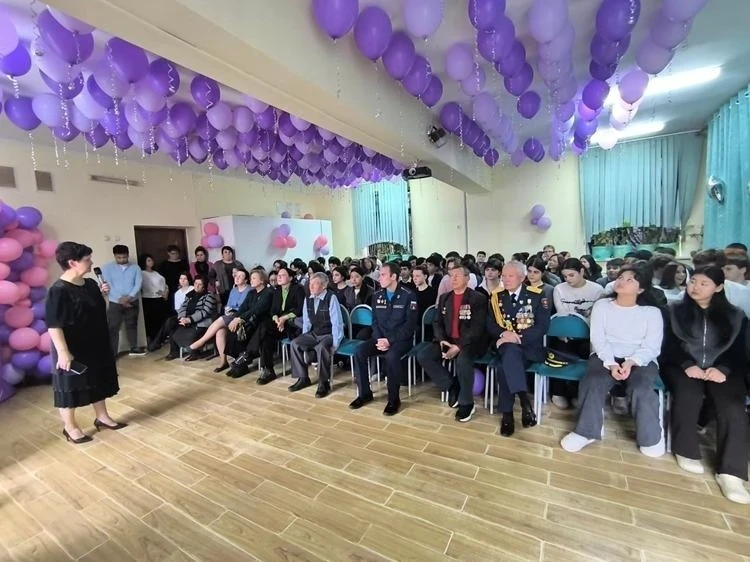 Бирлик айылындагы мектепте 360 миң кыргызстандыктын эрдигинин мааниси талкууланды