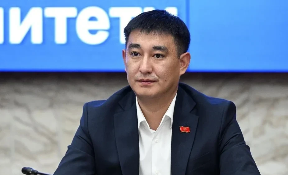 Депутат Улукбек Узакбаев Жогорку Кенештин ыйгарым укуктуу кеңешине кирди