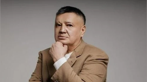 Казакстандык коомдук ишмерди Конституция боюнча референдумду бойкоттоого чакыргандыгы үчүн камашты