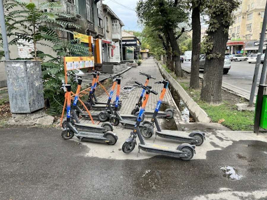 Пользователей электросамокатов в Бишкеке за нарушения ПДД будут блокировать