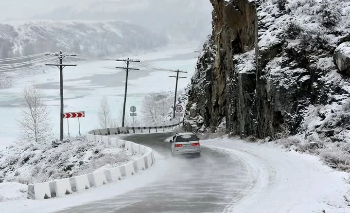 На перевале Долон введено временное ограничение для грузового транспорта