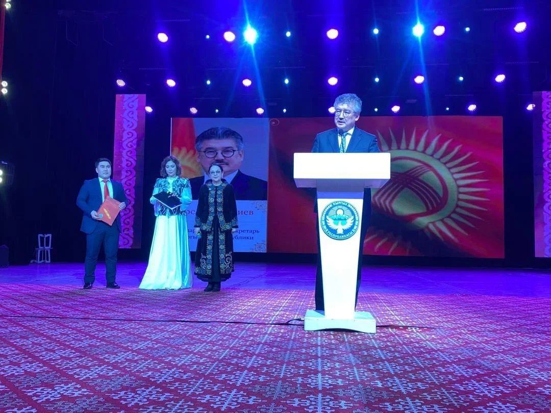 Основа нации и сердце семьи. В КР отметили вклад женщин в науку, культуру и управление