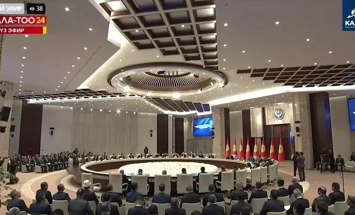 Бишкекте Садыр Жапаровдун катышуусунда республикалык жыйын башталды