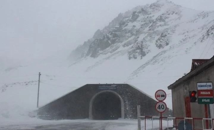 На перевале Тоо-Ашуу введено временное ограничение для большегрузных автомобилей