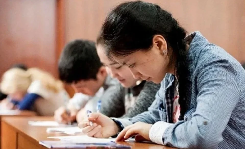 Байсалов: «Эл үмүтү» стипендиялык программасы боюнча 52 стипендиат билим алууда