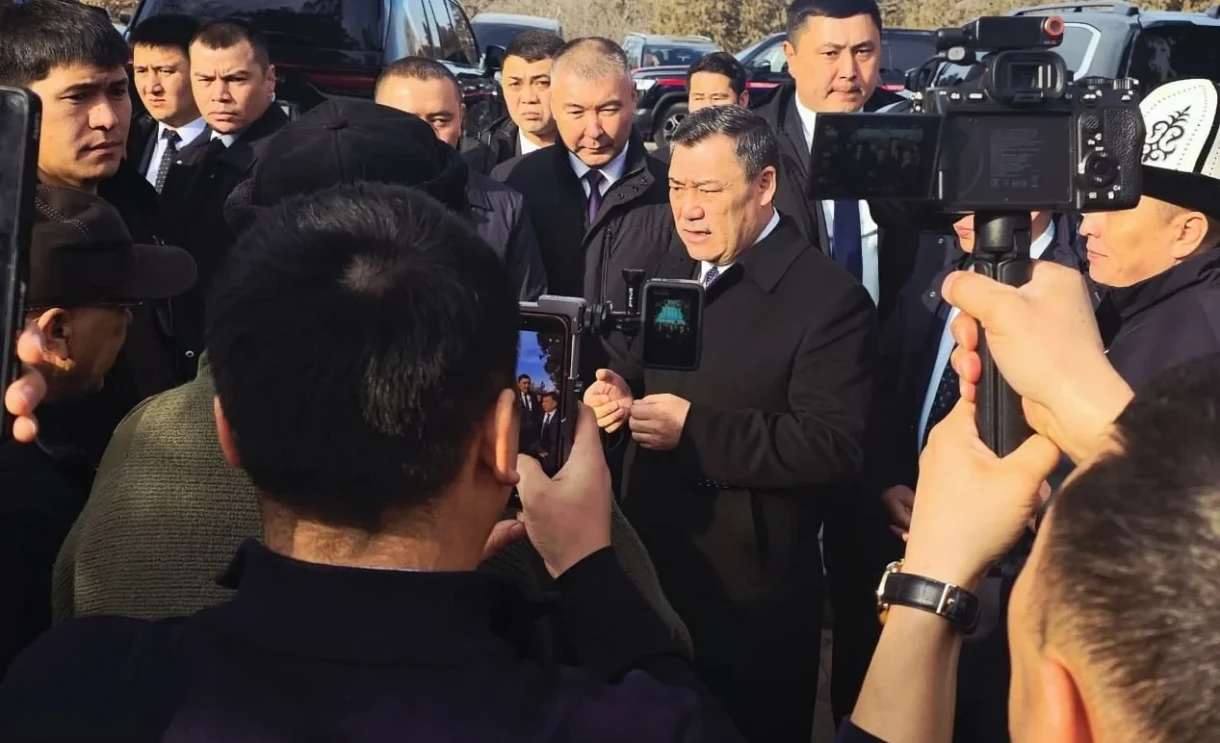 Sadyr Japarov arrived at the "Unaa" institution for a meeting with the public