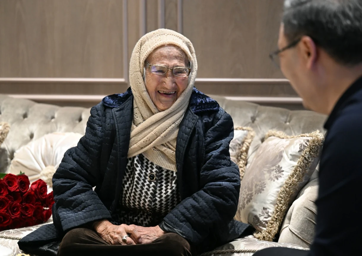 Sadyr Japarov met with his first teacher