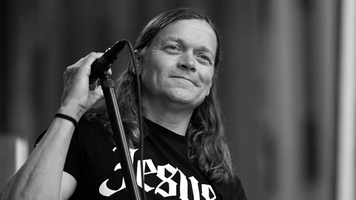 The founder and frontman of 3 Doors Down, Brad Arnold, has passed away.