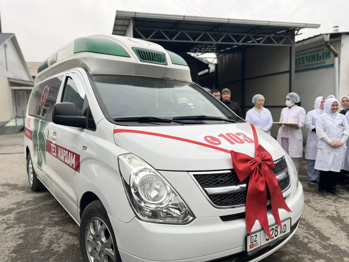 Zhenishbek Toktorbaev handed over a new ambulance to CSM No. 4