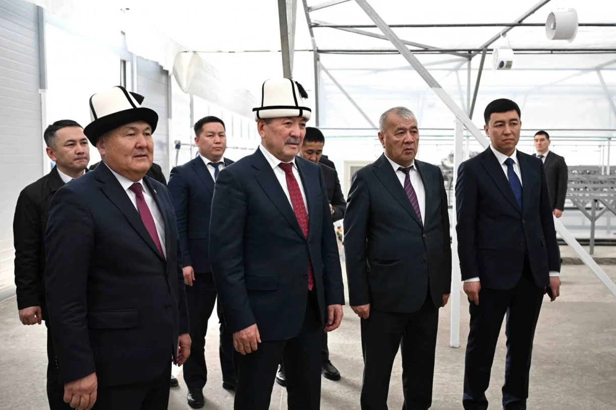 Кабминдин башчысы жана Ош шаарынын мэри Ош — Кара-Суу жолунун жана жылытуу жайынын курулушун текшеришти