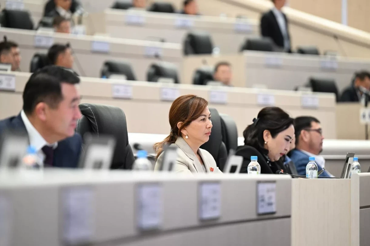 Парламент Кыргызстана одобрил в первом чтении закон о сокращении аудиторов Счетной палаты