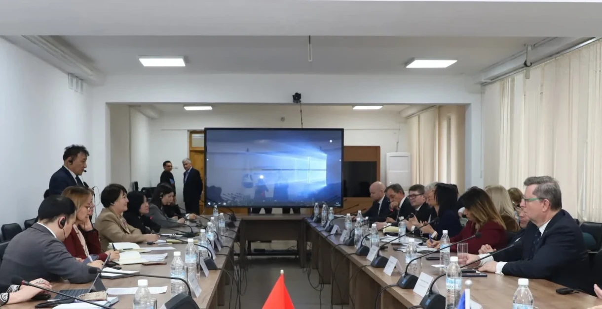 В Минпросвещения КР обсудили программу Erasmus+ с делегацией Европарламента