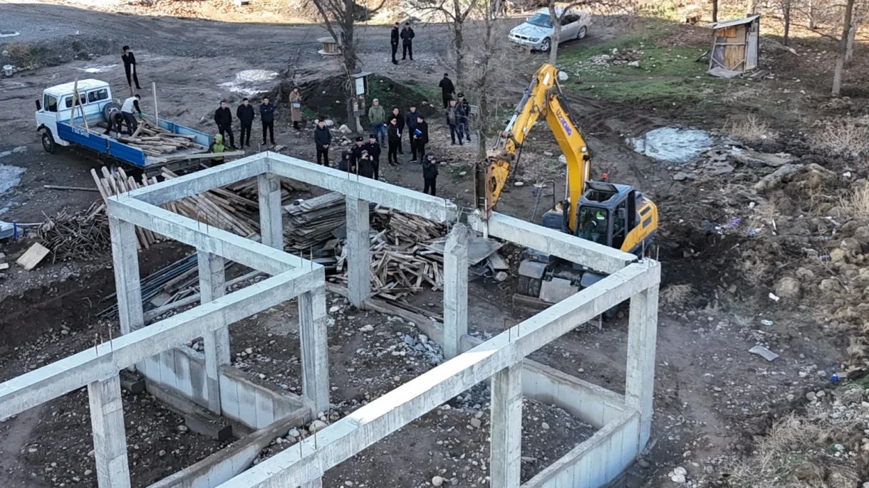 Мэрия демонтировала незаконно возведенный объект в парке имени Ататюрка