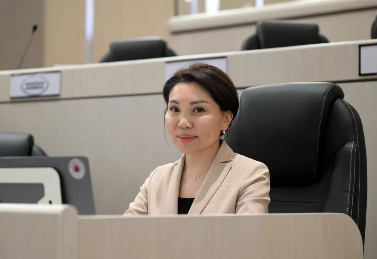 Депутат Эльвира Сурабалдиева избрана председателем Комитета по международным делам, обороне, безопасности и миграции ЖК