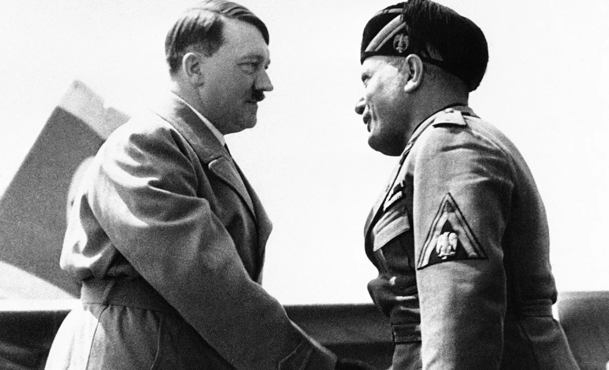 Италияда Гитлер менен жолугушууга арналган Муссолининин жазуулары табылды