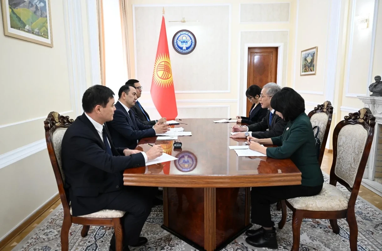 Торага ЖК жана Япониянын элчиси парламент аралык мамилелерди кеңейтүү маселелерин талкуулашты