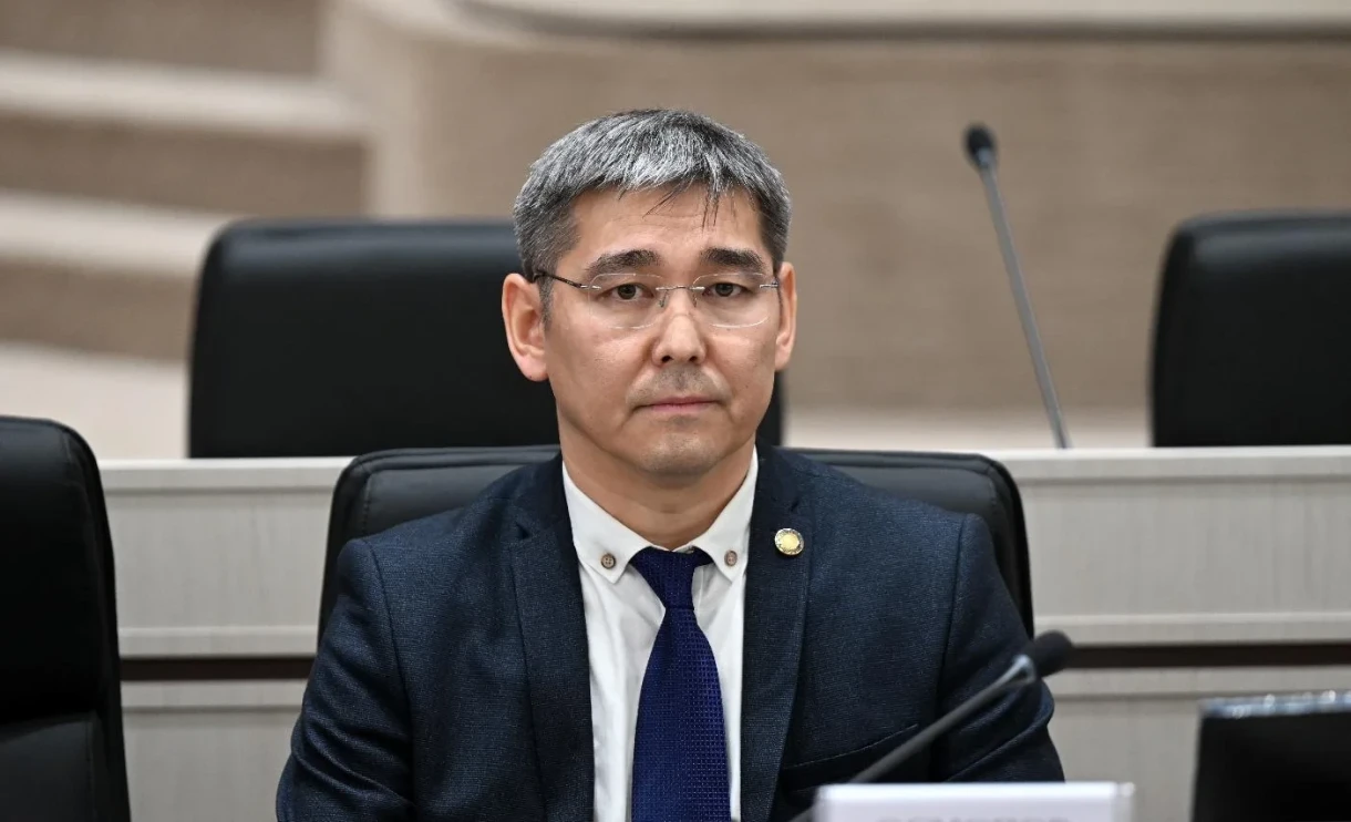 Жогорку Кенеш одобрил кандидатуру Дамирбека Осмонова на пост министра здравоохранения