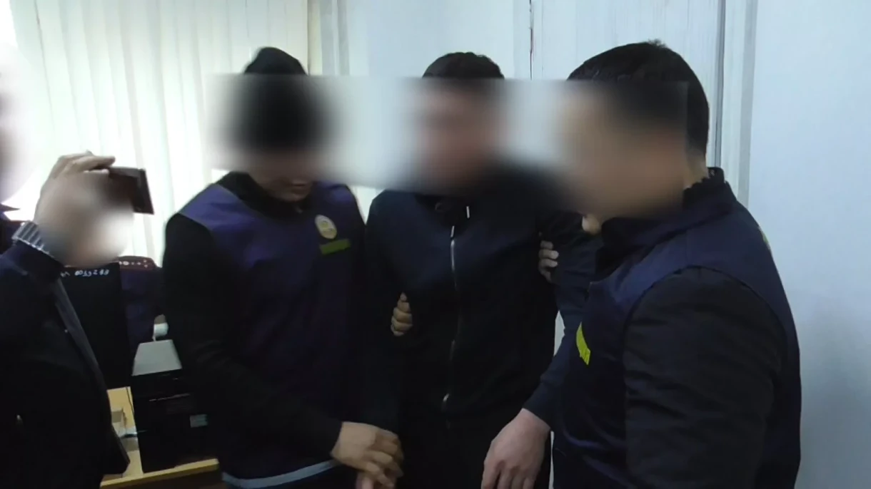 Бишкекте жалган номерлери бар унаа табылды. Жүргүнчү милиция кызматкерлерине пара берүүгө аракет кылган