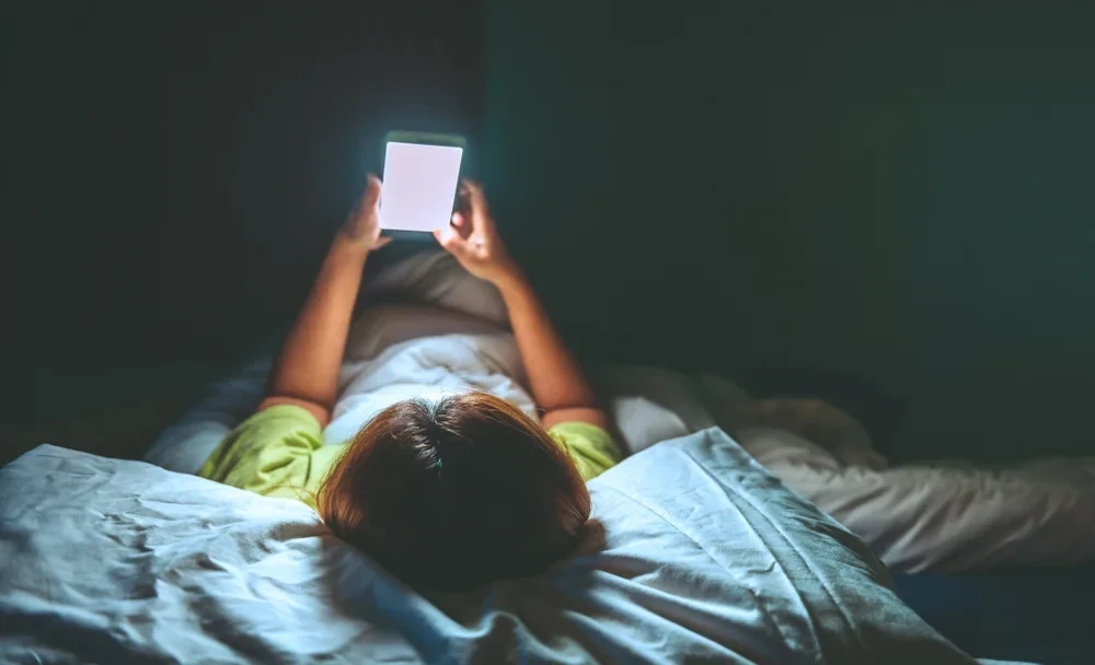 Врач рассказала, как сериалы и соцсети по ночам влияют на сон