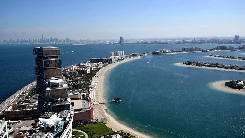 Дубайдын бийликтери авиарейстердин токтотулушу себептүү мейманканаларга туристтерди жайгаштырууну узартууну тапшырды