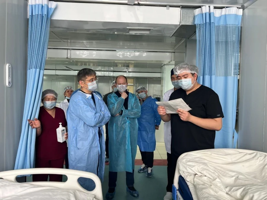 Министр здравоохранения Дамирбек Осмонов проинспектировал ряд медорганизаций в Бишкеке