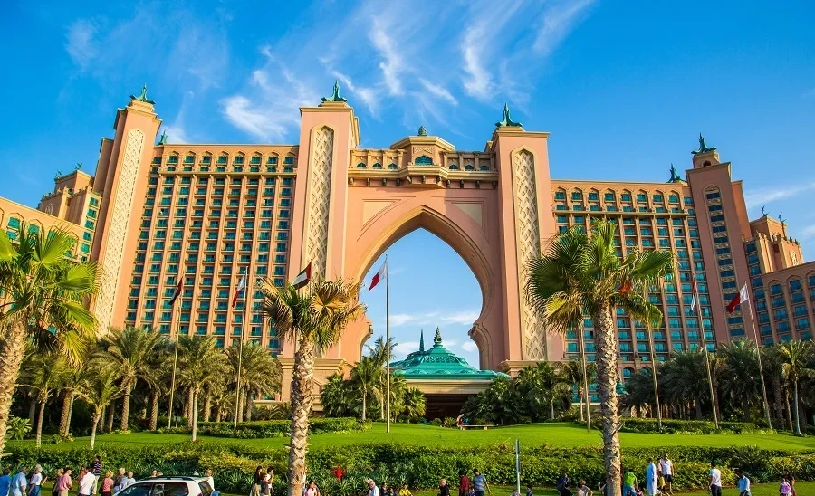 Кыргызстандыктарга ОАЭдеги отелдерден чыгарылып жатса, эмне кылышы керек - нускамалар