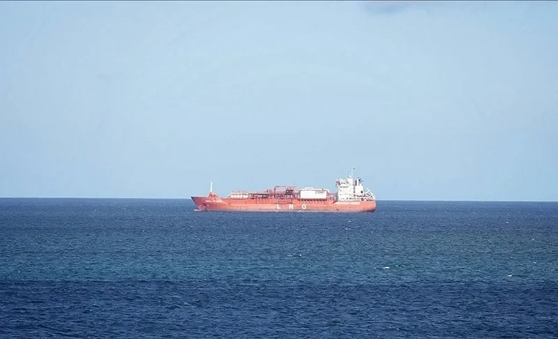 Нефттин Ормуз булуңу аркылуу жеткирүүлөрү кескин кыскарды